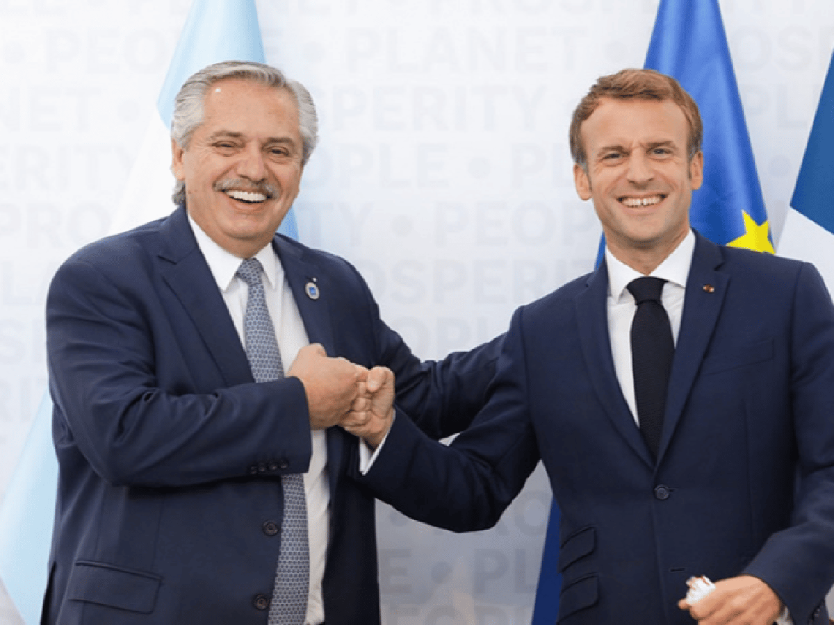 El presidente viajará a Francia para reunirse con Macron