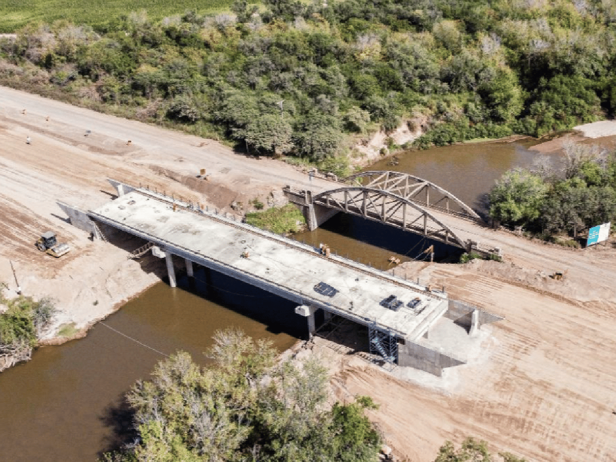 Nuevo puente entre La Para y Toro Pujio con 70% de avance 