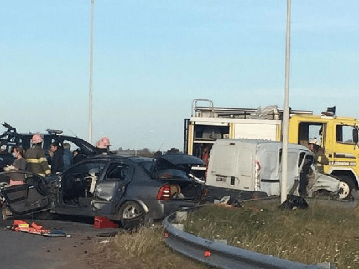 Fuerte choque con heridos en autopista Rosario-Córdoba