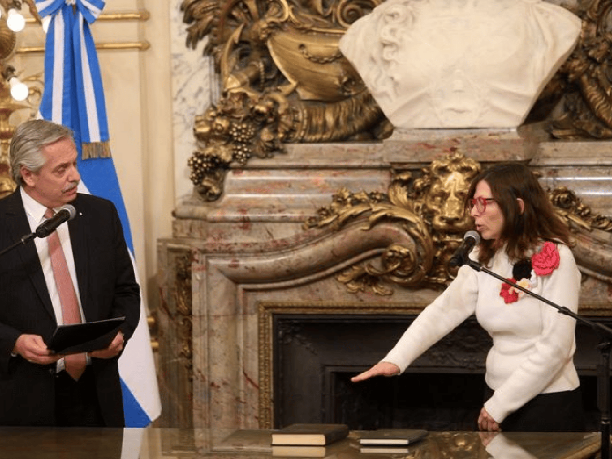 Silvina Batakis juró como ministra y prometió "seguir con el programa económico"