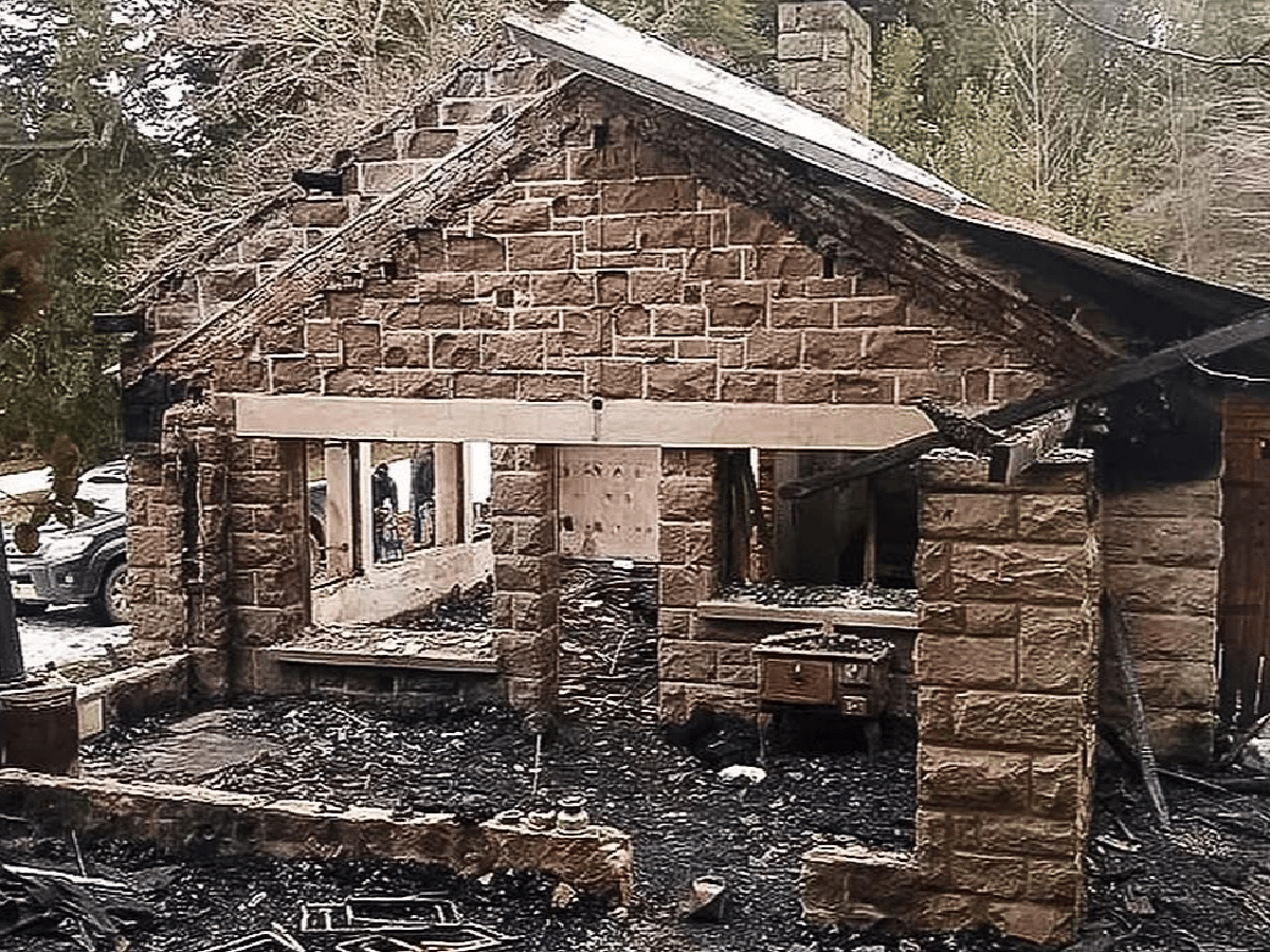 Fuego, toma y conflicto: mapuches encapuchados usurparon Los Radales luego del incendio