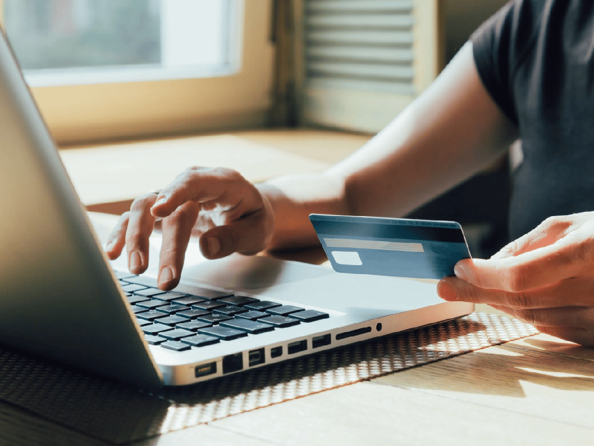 La AFIP endureció los controles sobre las compras online en el exterior