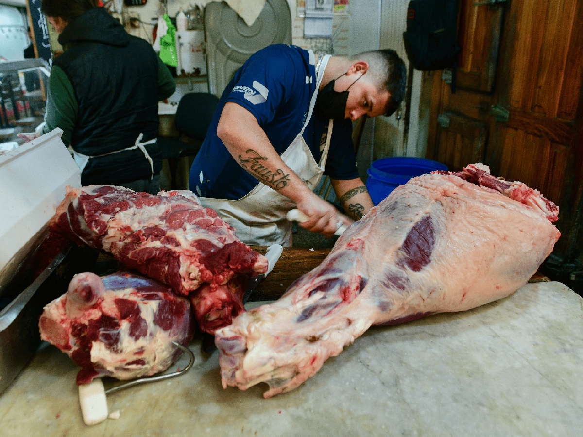 Fin de una era: las carnicerías ya no bajarán “la media res” para comercializar carne
