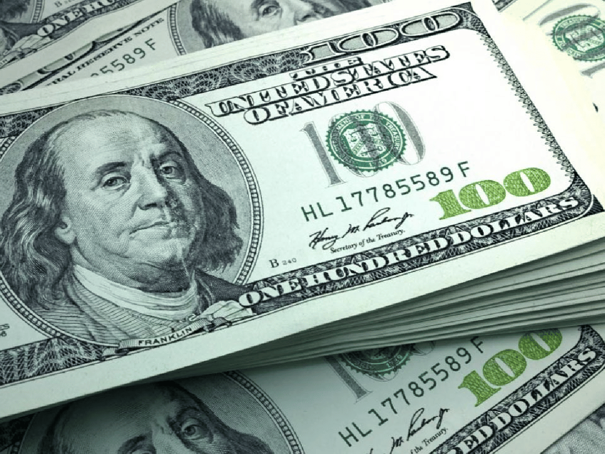 El dólar blue comenzó la semana en baja y cerró en $ 318