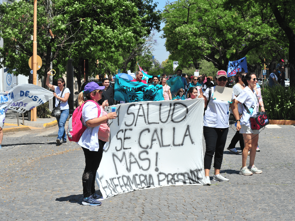 Trabajadores de la Salud marcharon en otra  jornada de protesta 