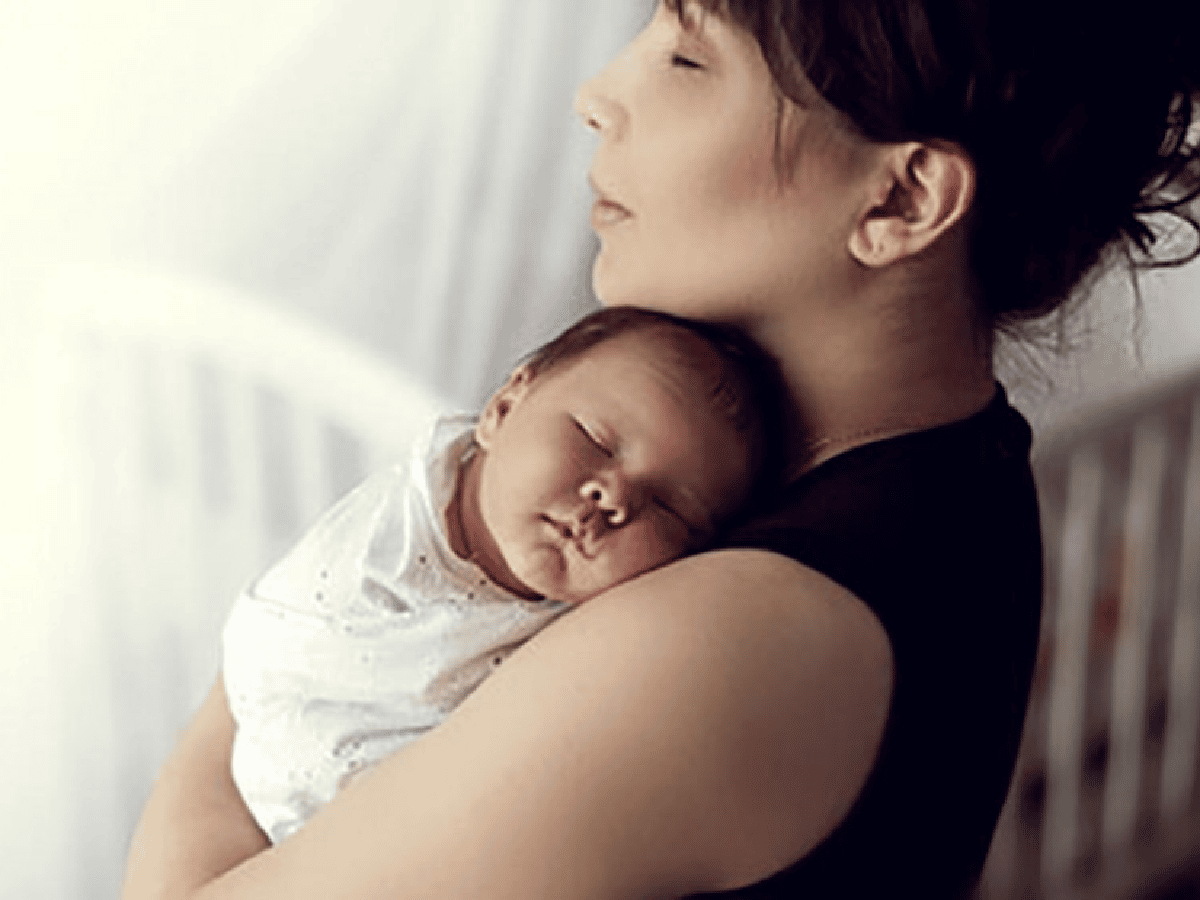 "Mamá canguro", el método más aconsejado por la OMS para estabilizar a los bebés prematuros 