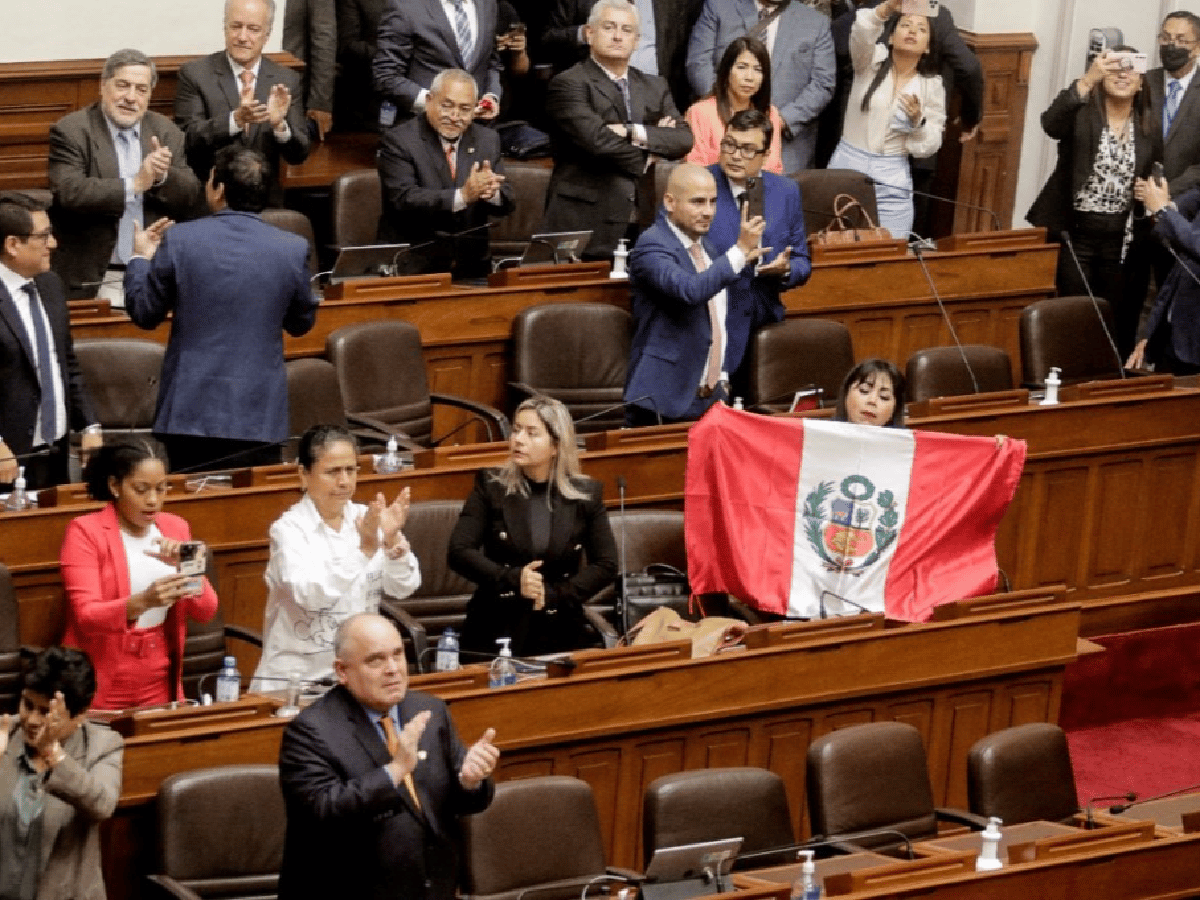 El Congreso de Perú destituyó a Pedro Castillo luego del intento de golpe