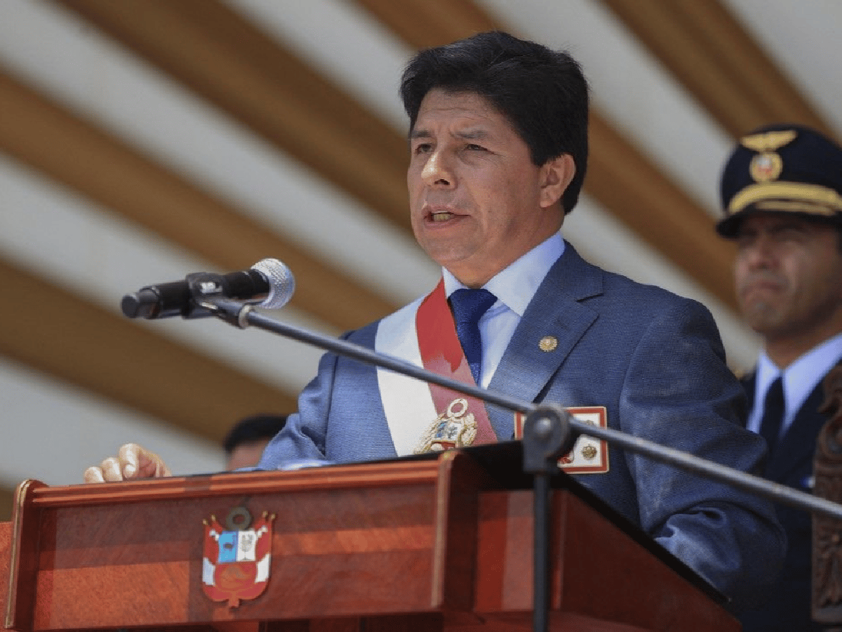 Crisis express en Perú: Castillo dio un autogolpe, fue destituido y juró la vicepresidenta