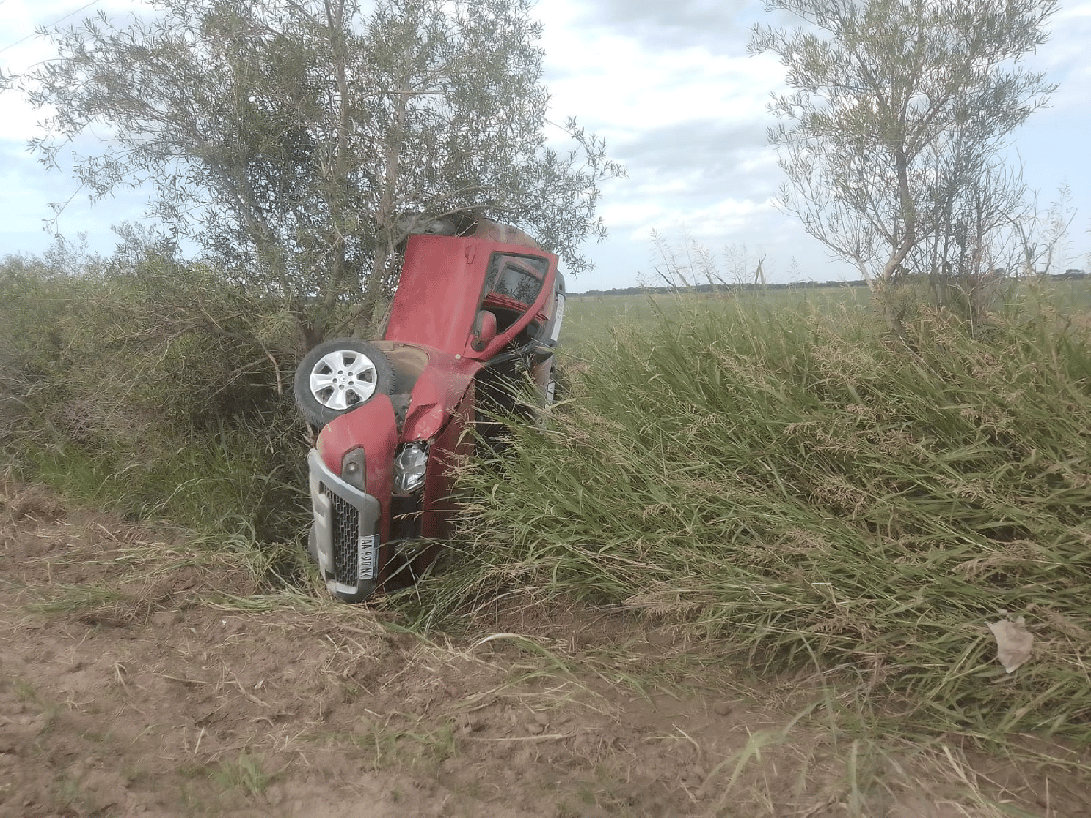 Un menor de 16 años tumbó el vehículo que manejaba en la zona rural de Balnearia