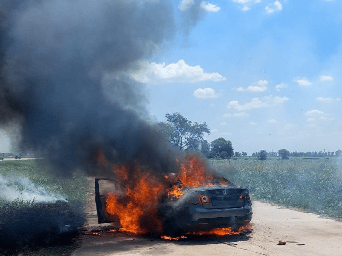 ¿Qué pasó con el auto incendiado en Caseros y la Autovía 19?