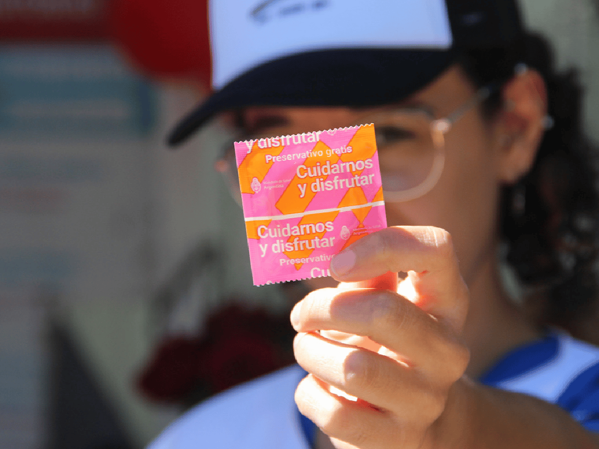 El preservativo y sus mitos: cuáles son las falsas creencias que aún dificultan su uso
