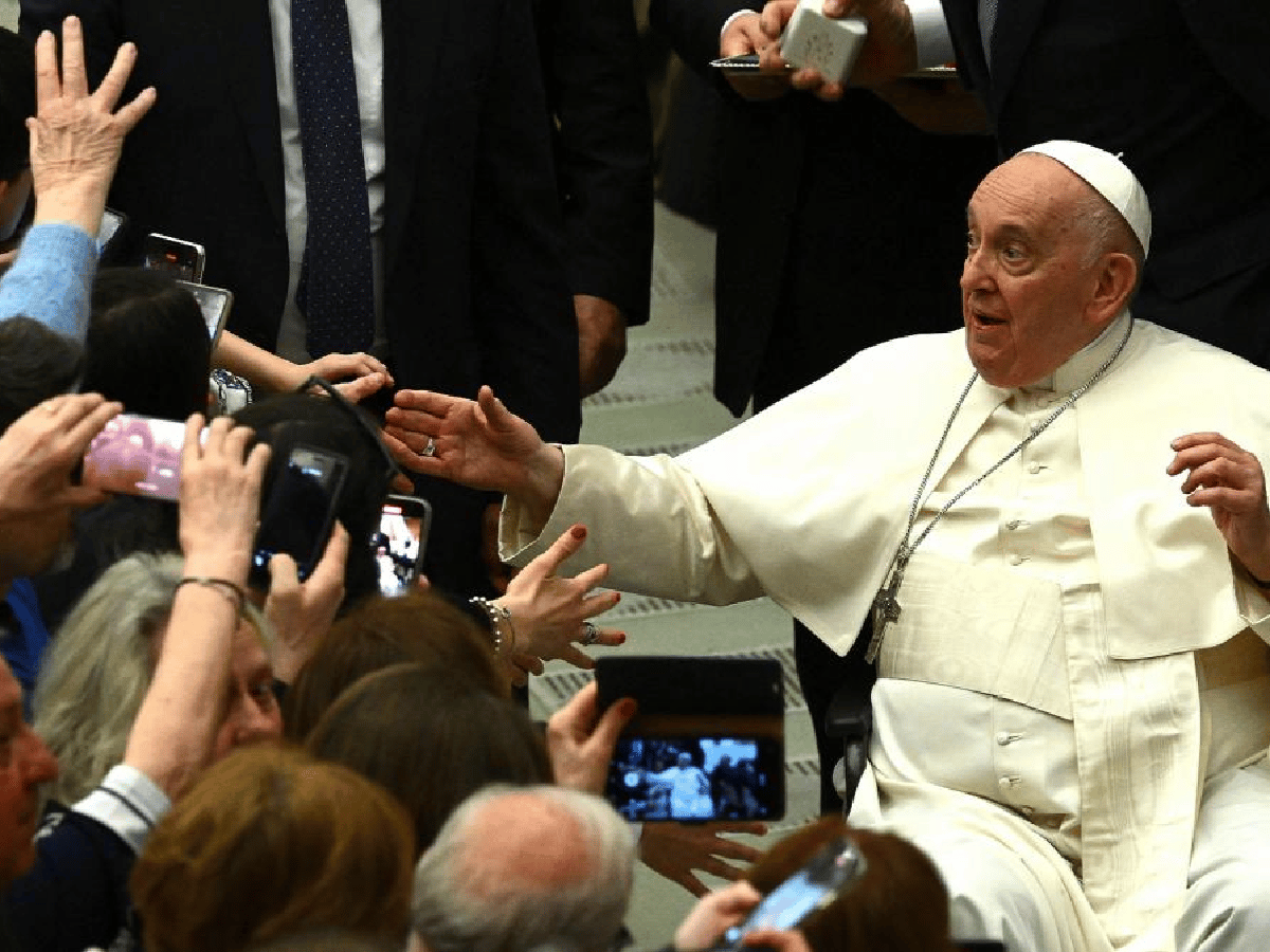 El Papa Francisco tiene una infección pulmonar y seguirá internado