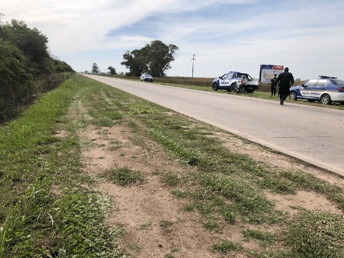 Morteros: joven motociclista gravemente herido al chocar contra un camión que se fugó
