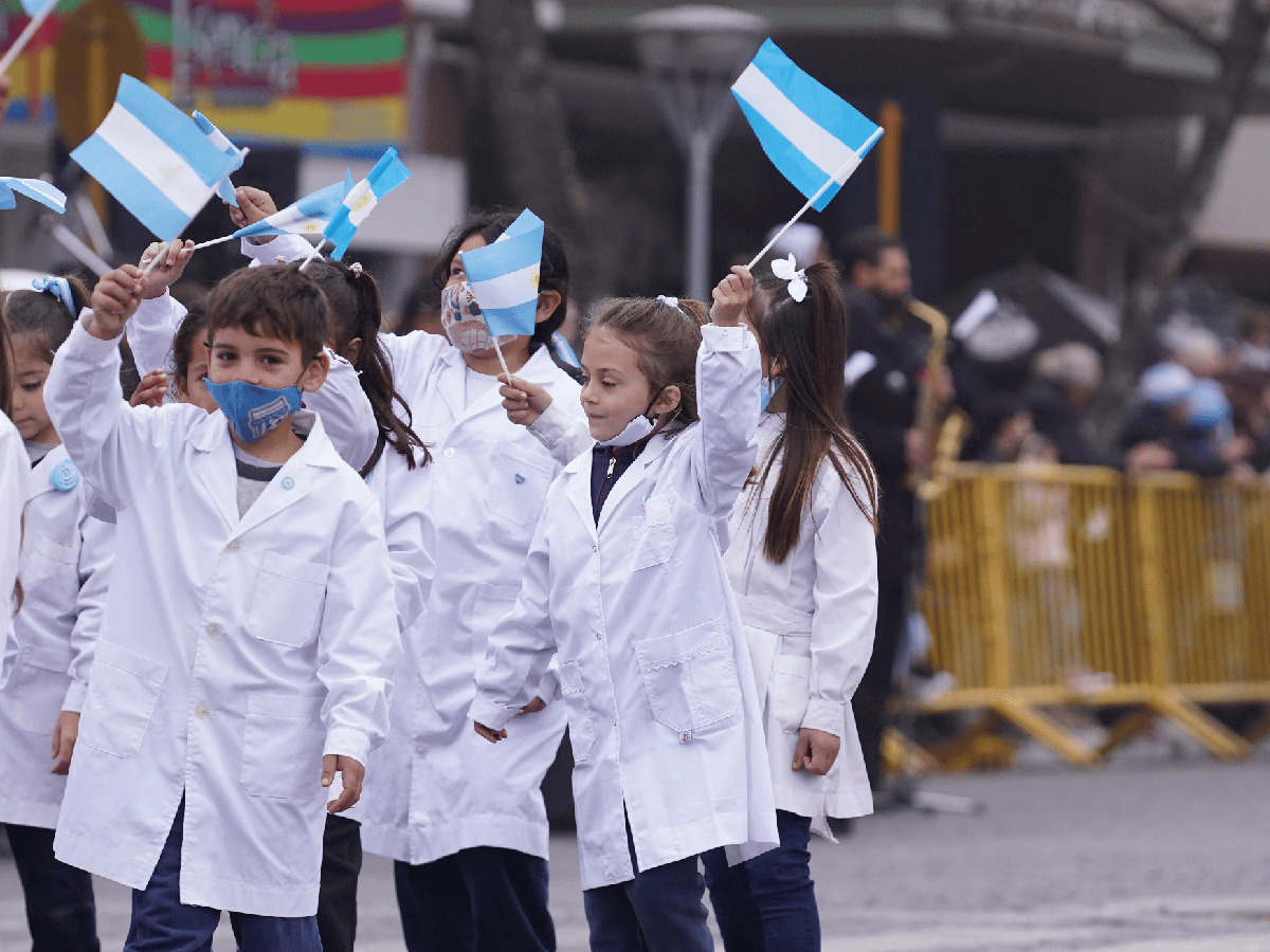 Por motivos climáticos, se suspendió el desfile del 25 de Mayo