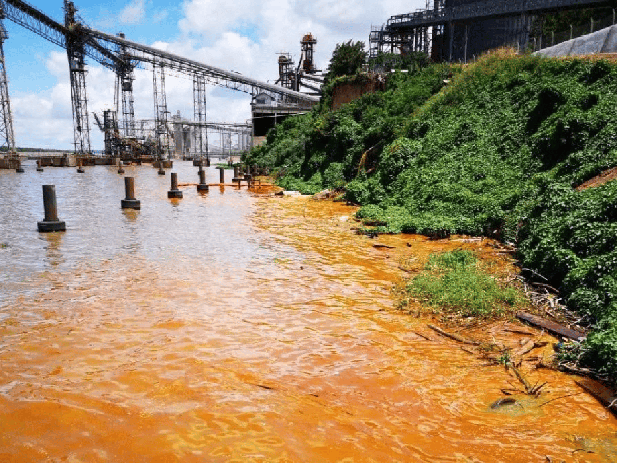 Piden llamar a indagatoria a 14 personas por la contaminación del río Paraná