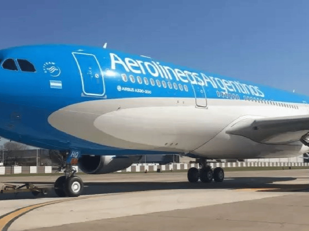 Amenaza de bomba a un vuelo de Aerolíneas Argentinas: detuvieron a una azafata