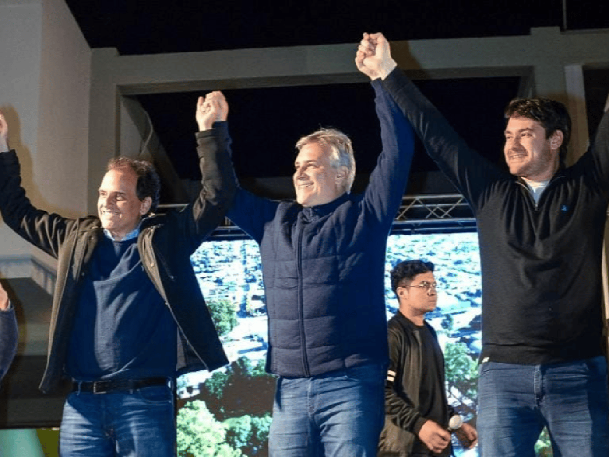Llaryora festejó en Sampacho el contundente triunfo del  intendente Franco Suárez