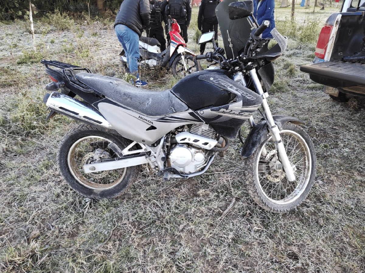 Recuperan dos motos robadas en una serie de allanamientos