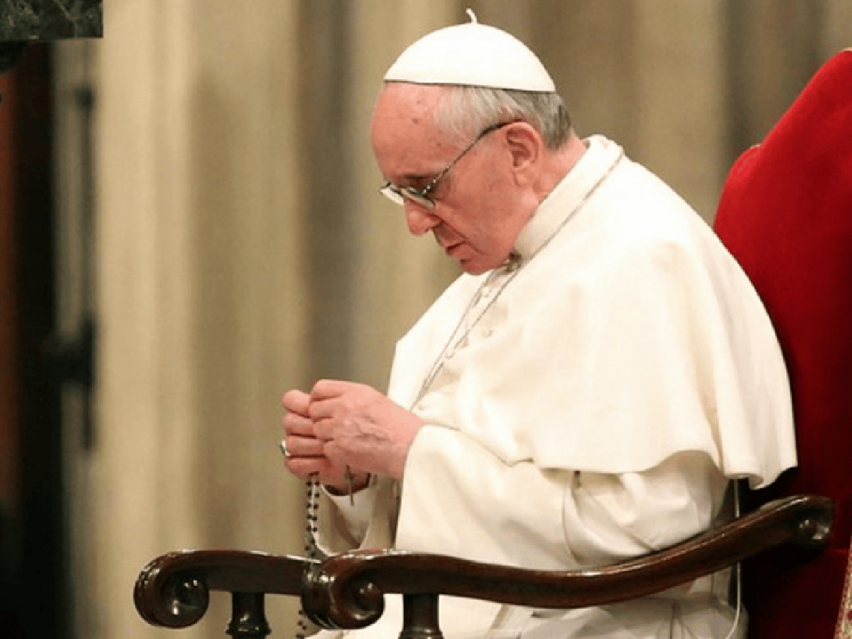 El Papa se recupera de su operación pero no dará la bendición del domingo