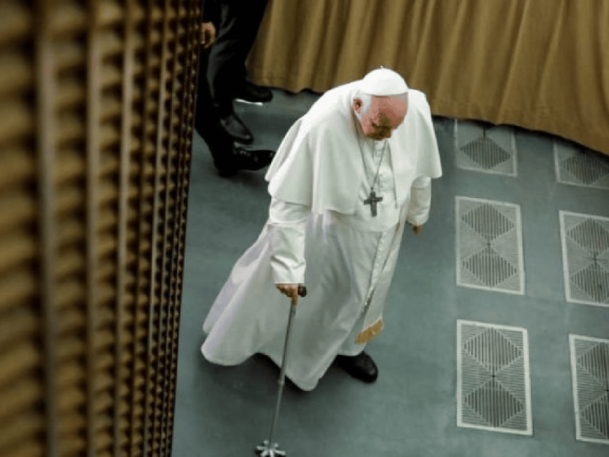 El papa Francisco mejora y ya retomó el trabajo tras ser operado del abdomen