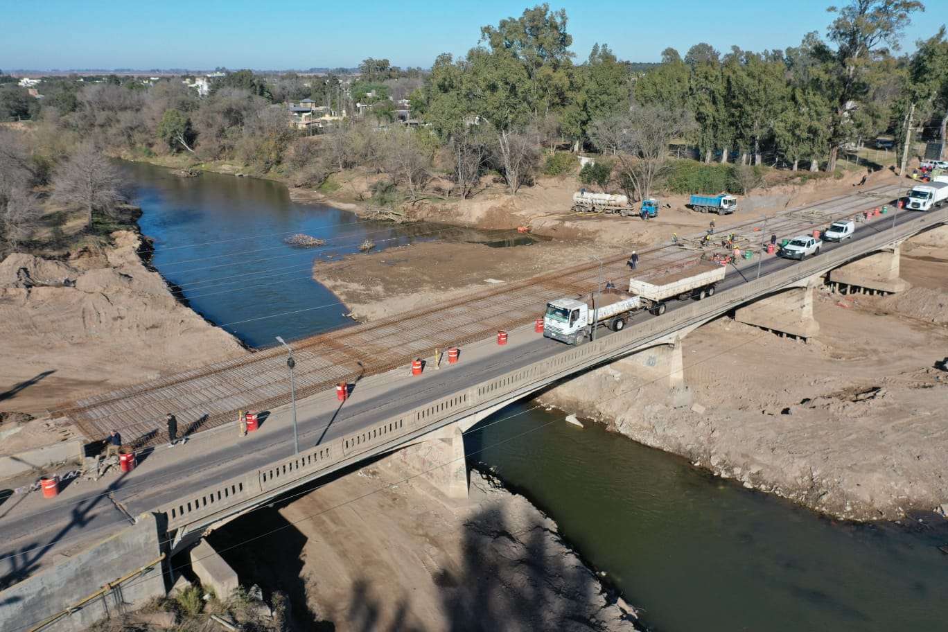 Avanza la obra del nuevo puente que unirá Villa María y Villa Nueva