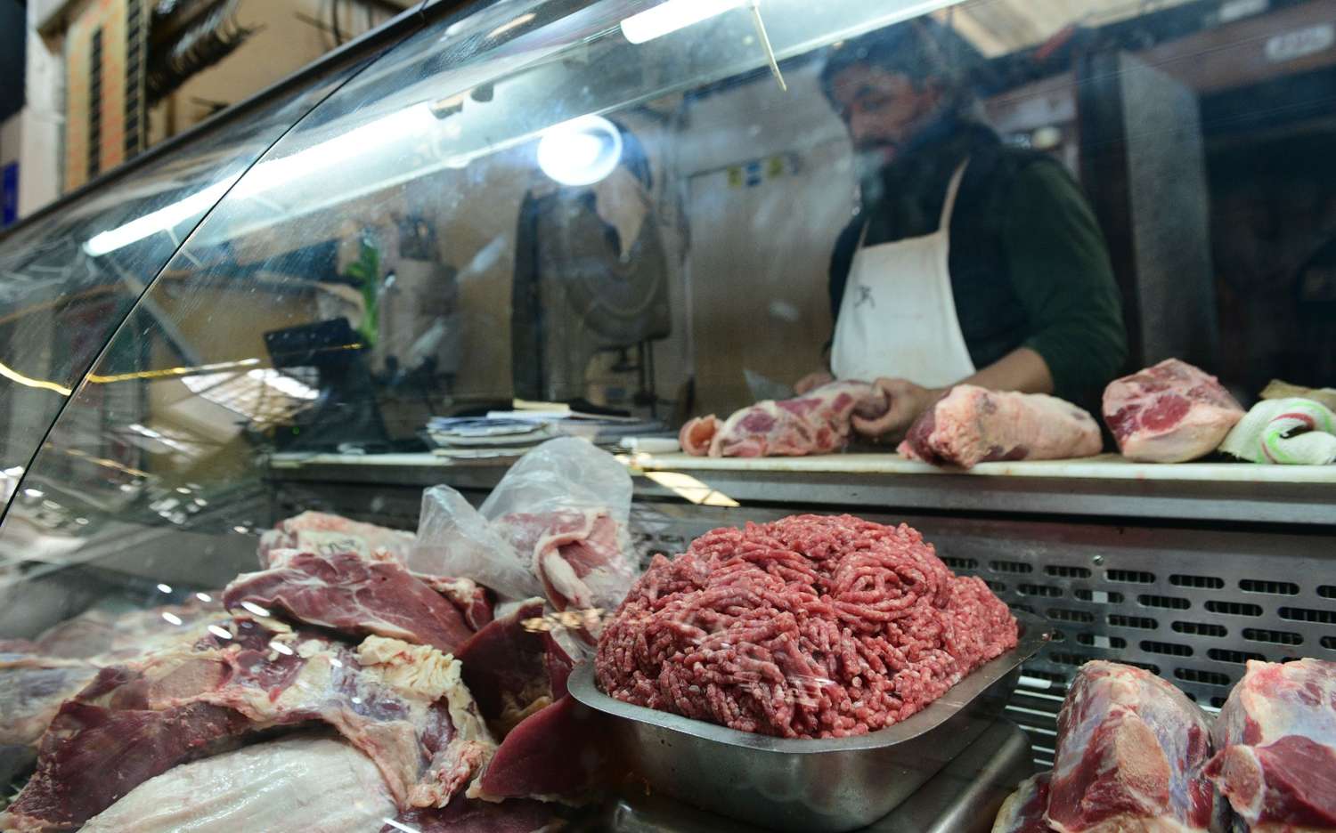 Los precios de la carne subieron hasta 20% por el "dólar maíz" y meten presión a la inflación
