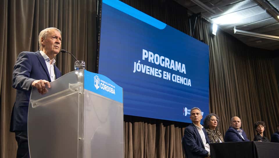 Juan Schiaretti programa Jóvenes en Ciencia
