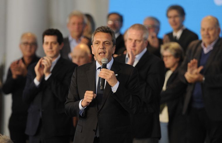 Massa: reunión y a la espera del anuncio de medidas