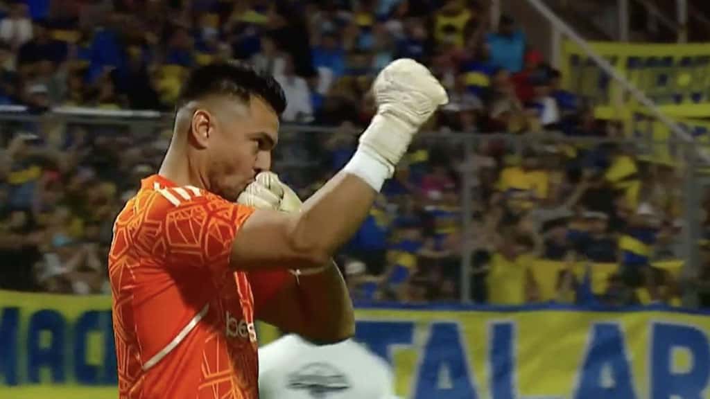 Romero salvó a Boca, que venció a Almagro por penales y está en cuartos