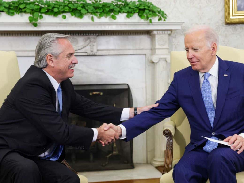 El presidente Alberto Fernández mantuvo este sábado dos contactos informales con su par de los Estados Unidos, Joe Biden