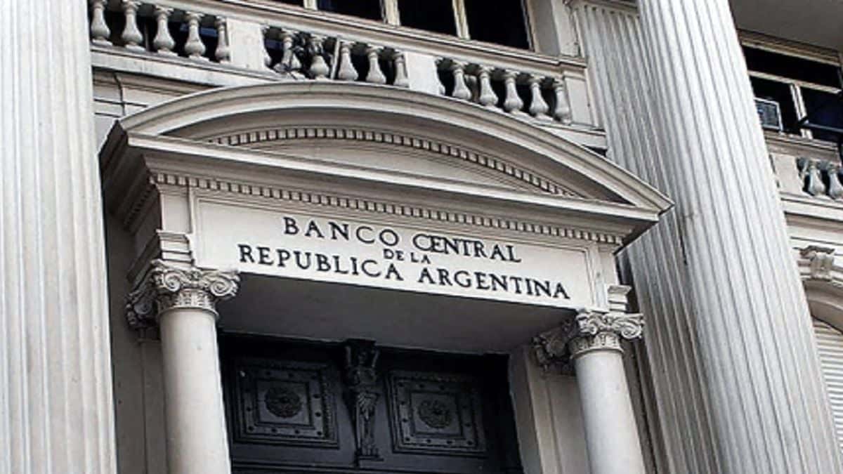 El Banco Central dispuso nuevas regulaciones para contener la demanda del dólar