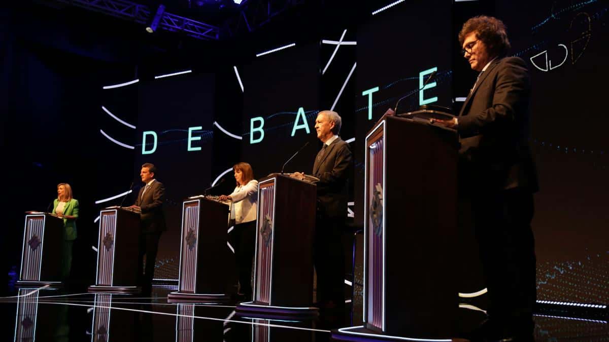 Con cruces, chicanas y propuestas, concluyó el primer debate presidencial