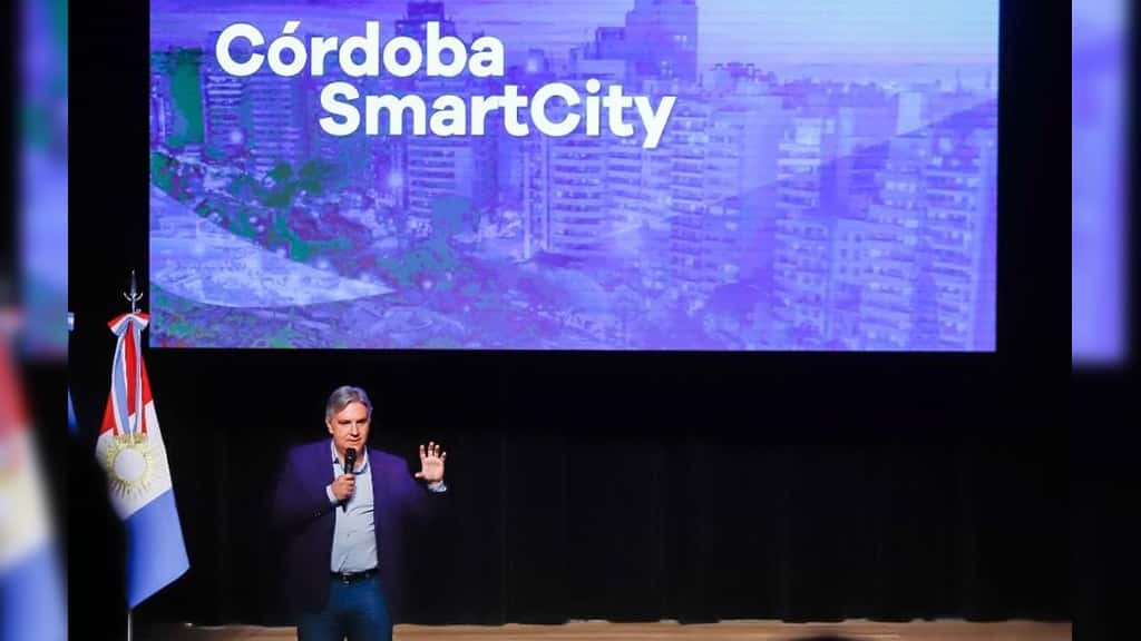 Llaryora presentó las transformaciones digitales en la ciudad de Córdoba
