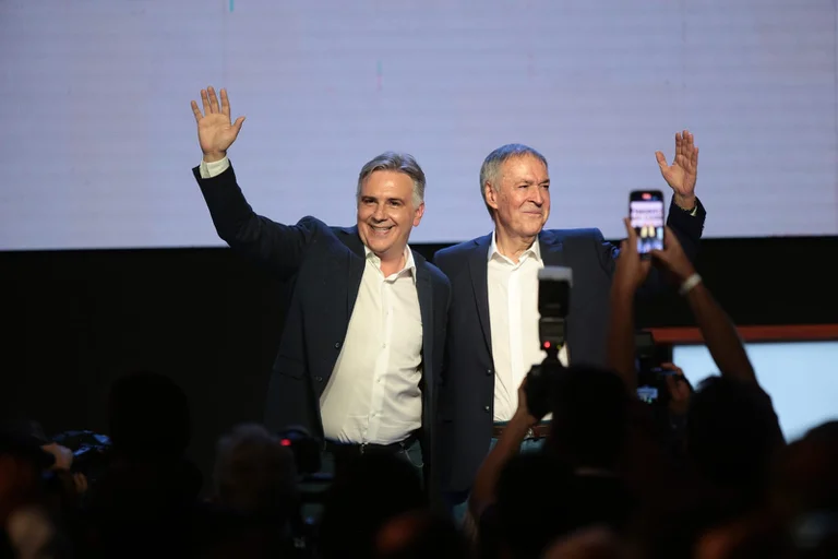 Balotaje: Schiaretti y Llaryora discutirán la posición del peronismo cordobés, al igual que la UCR