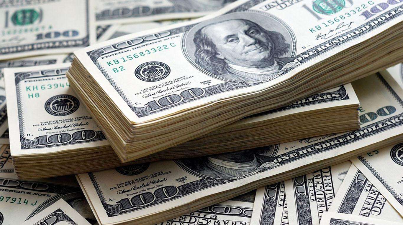 Fuerte baja del dólar "blue": cayó $50 y cerró a $945
