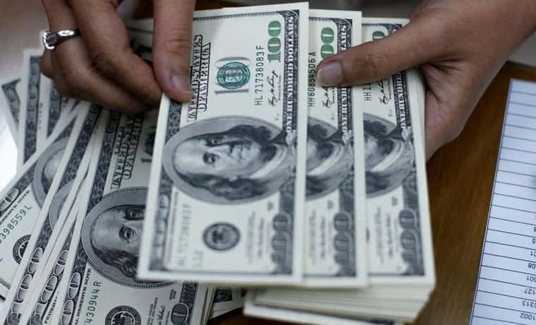 El dólar "blue" se dispara luego de cinco jornadas en baja: a cuánto cotiza