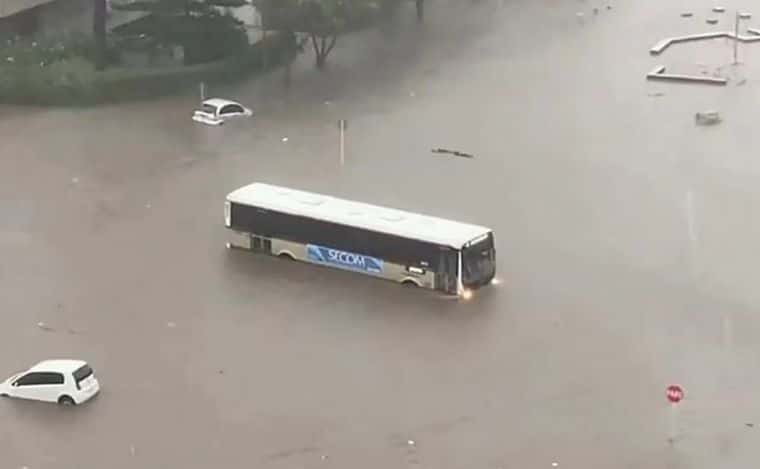 Varias calles de Montevideo sufrieron inundaciones por lluvias "extraordinarias"