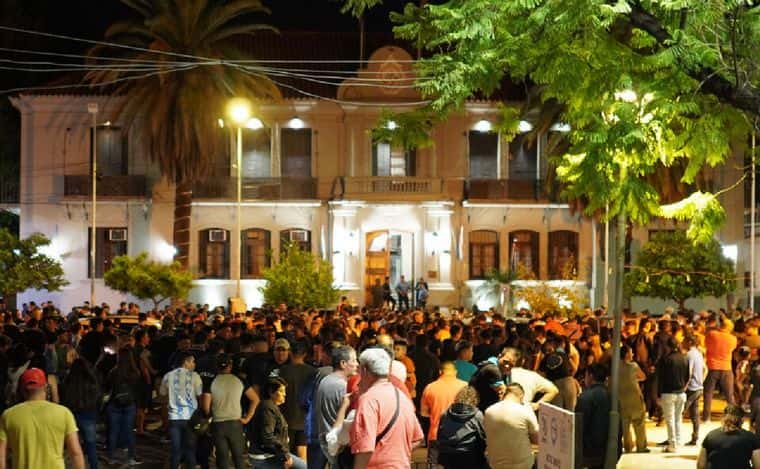 La Policía de La Rioja rechazó la propuesta salarial de Quintela y sigue el paro