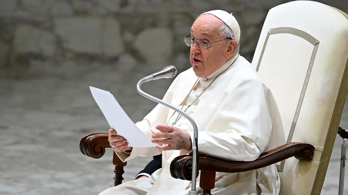 El papa Francisco recordó este domingo "con dolor" el segundo aniversario del inicio de la guerra entre Ucrania y Rusia.