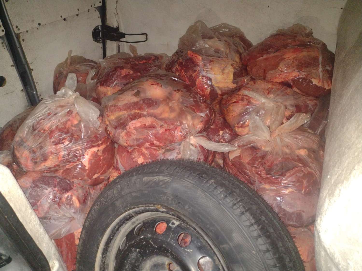 Policía Caminera en control vial secuestró 800 kilos de carne