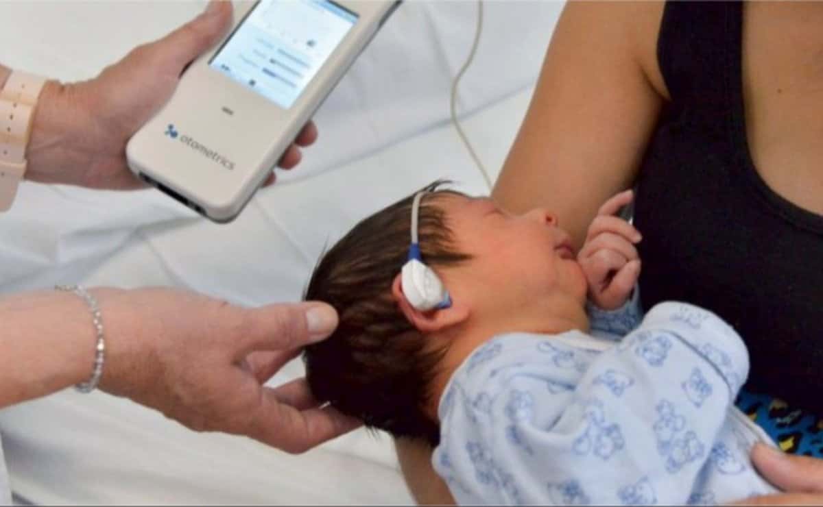 El screening auditivo neonatal es fundamental para detectar problemas y tratarlos a tiempo