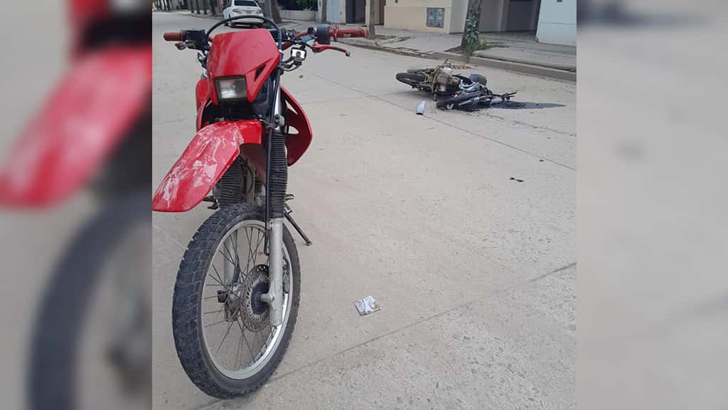 Sacanta: uchoque entre dos motociclistas dejó un lesionado