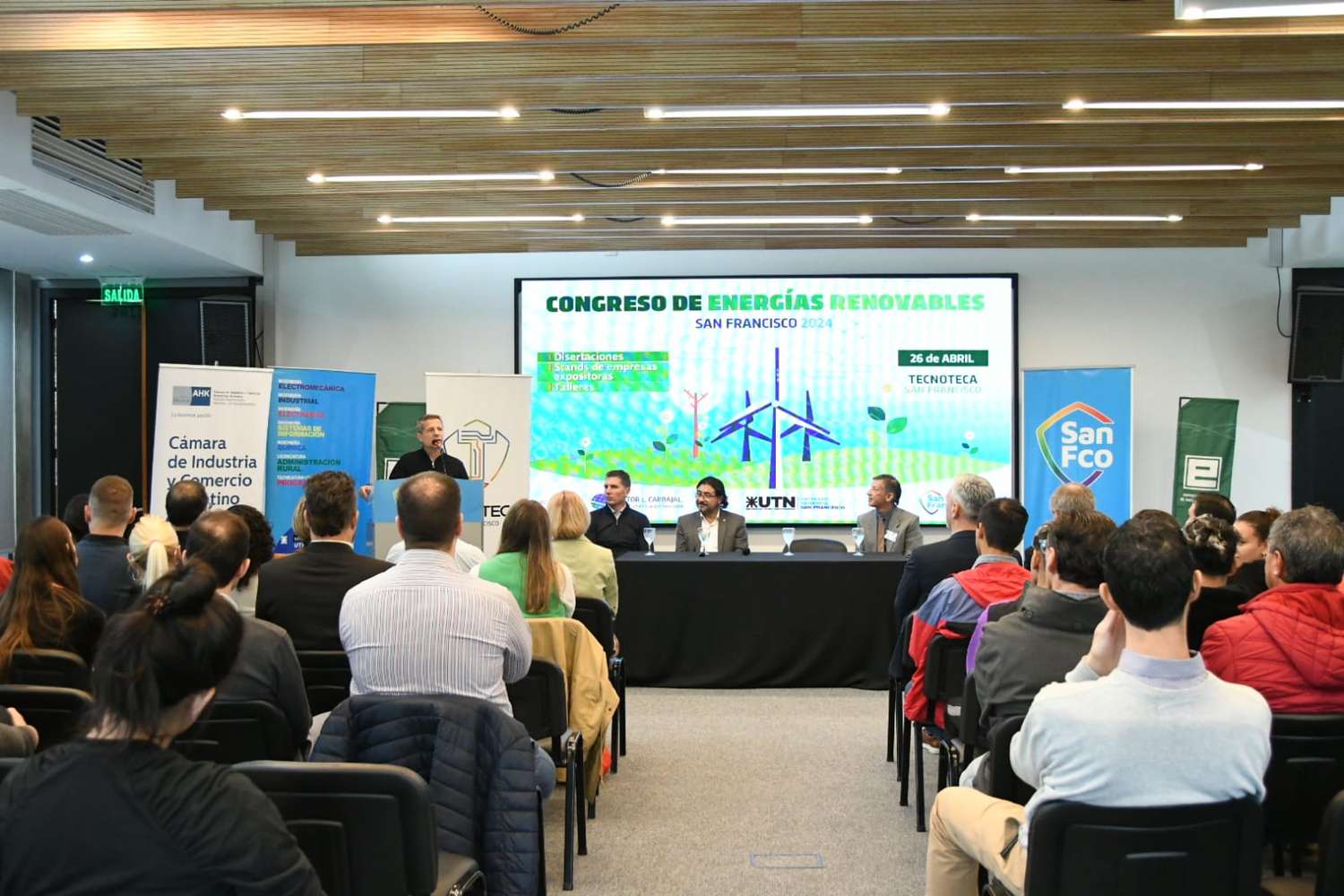 imagen Congreso de Energías: Bernarte plantó convertir edificios municipales en espacios más sustentables