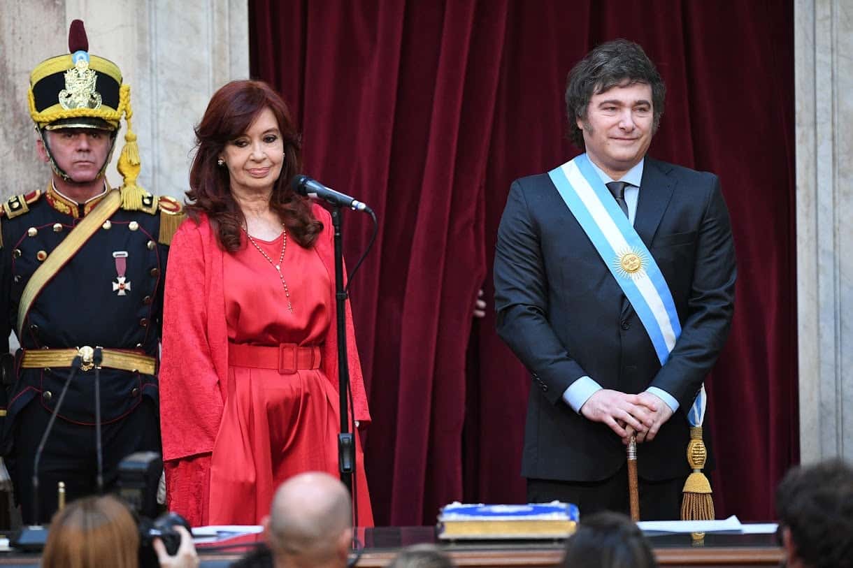 CFK criticó el DNU de Milei: "Las prepagas, los colegios y los bancos te matan"