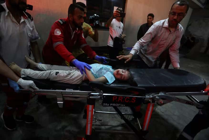 Una niña palestina herida durante el ataque israelí en Rafah