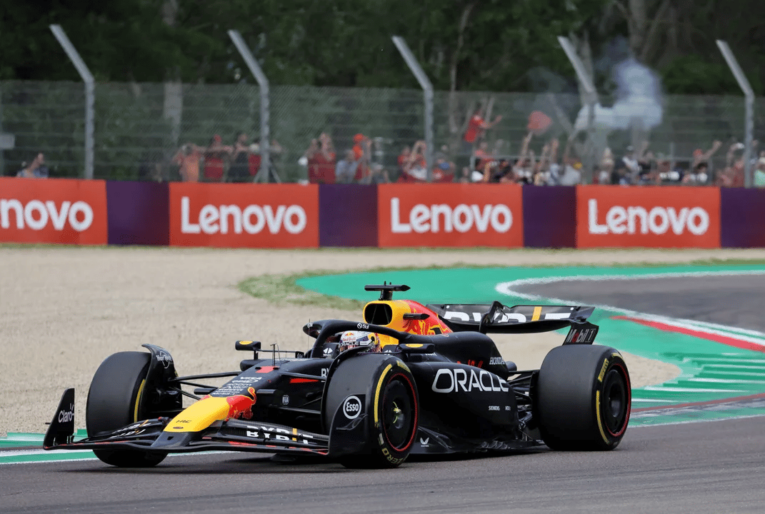 Verstappen aguantó la embestida final de Norris y se quedó con el Gran Premio de Emilia Romaña