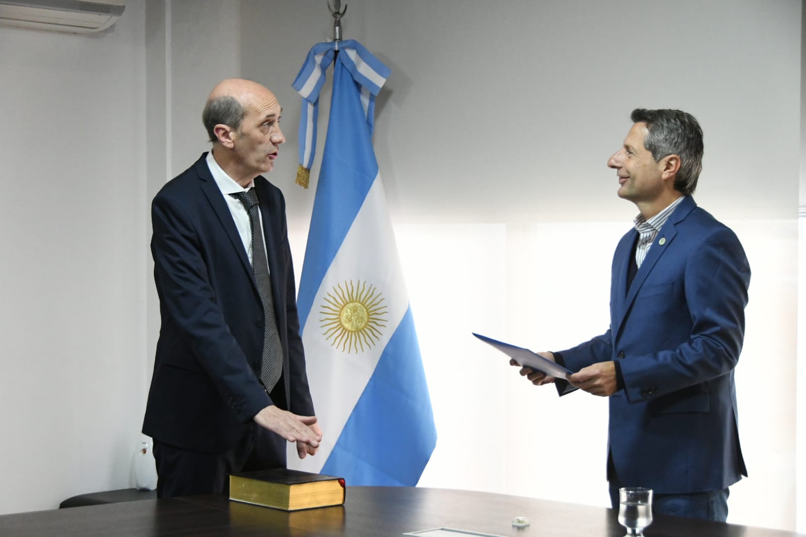 Bernarte le tomó juramento a Colombatti.