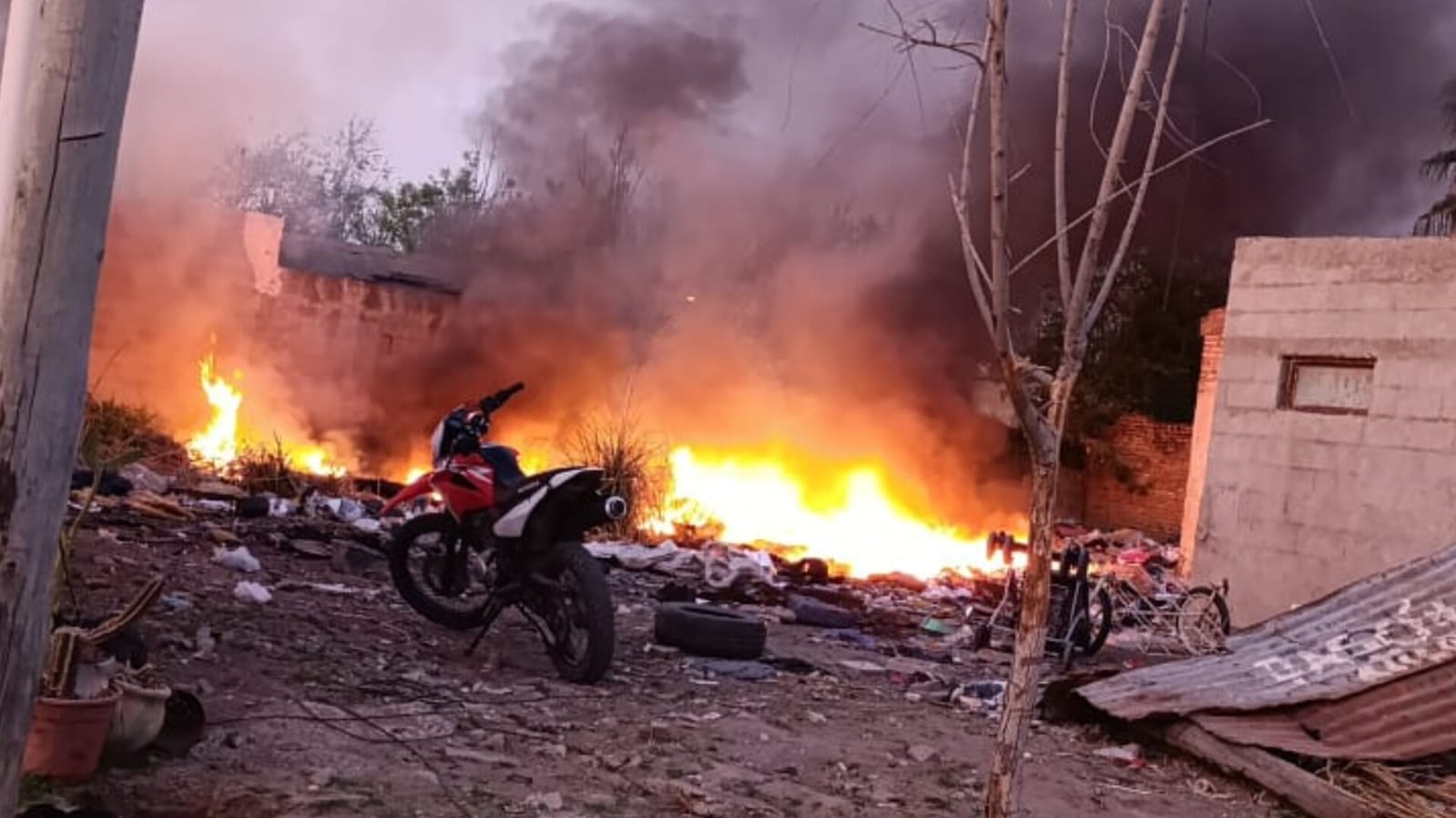 En el lugar trabajaron bomberos voluntarios.