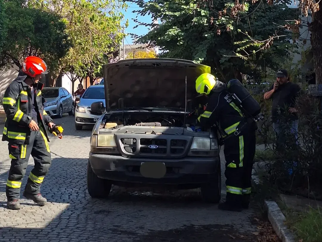 Bomberos intervino en un principio de incendio de una camioneta – La ...