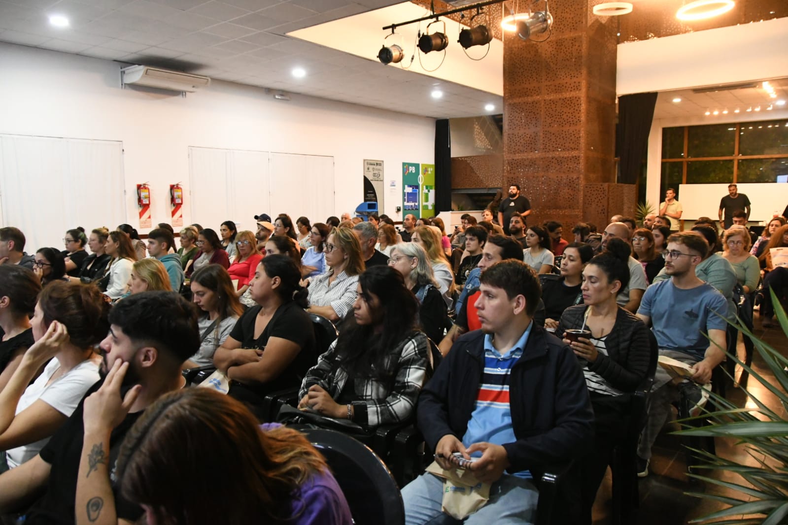 El Encuentro Regional de Emprendedores reunió a 250 personas – La Voz ...
